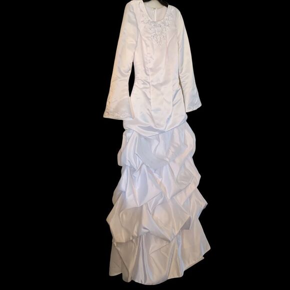 White/Ivory Elegant Wedding Gown Blend of Silk & Satin size 10 - Picture 5 of 16